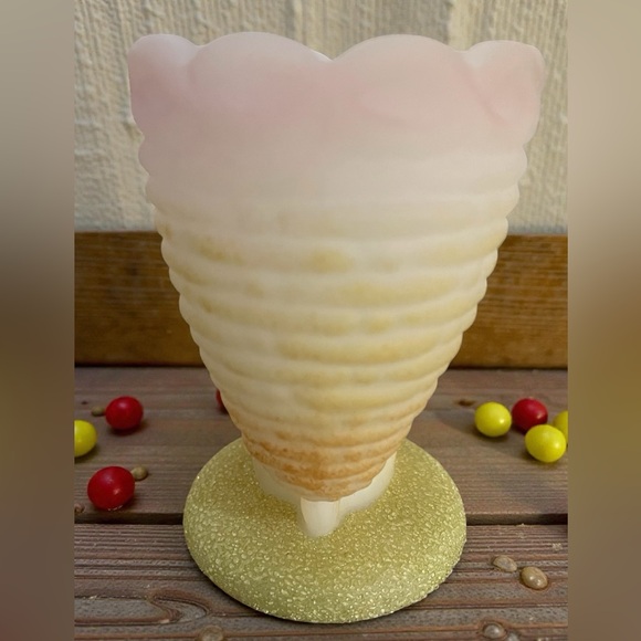 Fenton Hand Painted Satin Glass Bunny Egg Cup Signed - Picture 4 of 5